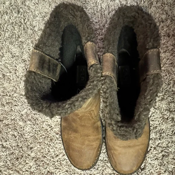 Ariat Black Leather Boots with Shearling Lining - Picture 5 of 5